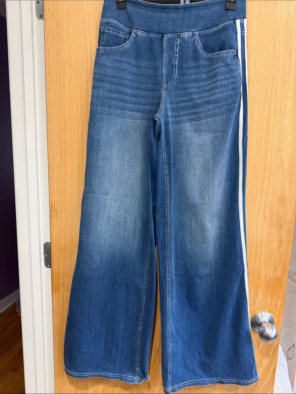 HALARA Blue Wide-Leg Jeans with White Side Stripe